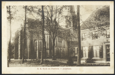 17461 Gezicht op de St. Nicolaaskerk (Utrechtsestraatweg 7) te Jutphaas, met rechts de pastorie (Huis Zwanenburg).N.B. ...